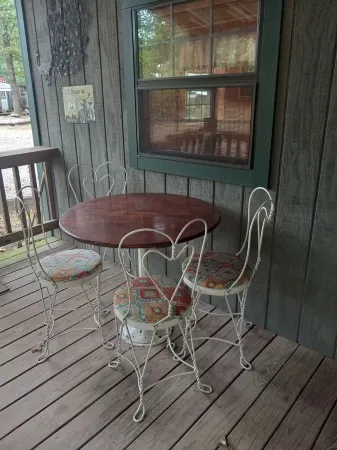 Cozy cabin in the woods. Peaceful and only 15 minutes to Mountain View.