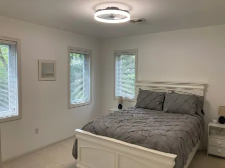 Family Comfort & Hokie Spirit - 1.5 Miles to Campus and Downtown Fun! Отели рядом с достопримечательностью «Политехнический университет Виргинии»