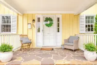 Cottage on King | Charming Historic Leesburg Home