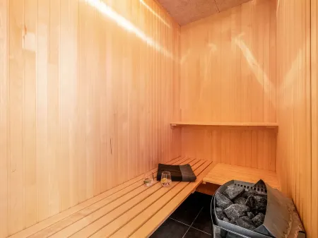 "Jarven" - 500m to the Fjord