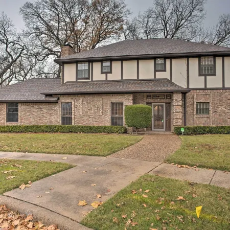 Unwind Fireside and Play Pool! Idyllic McKinney Home