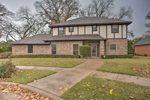 Unwind Fireside and Play Pool! Idyllic McKinney Home - balcony