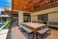 Brand New, 4 Bdr, Modern Casablanca!