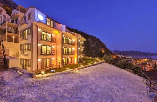 洛貝利亞套房酒店