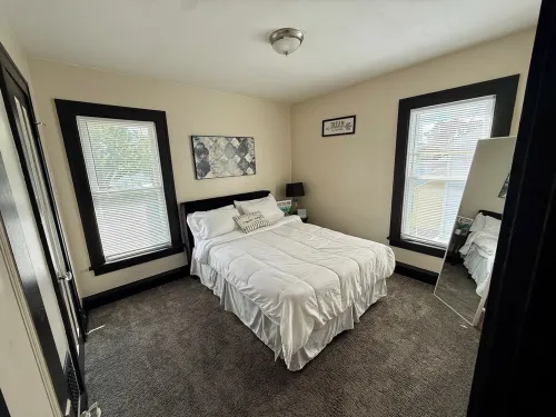 Beautiful Modern Home in CLE - 2 Yıldız