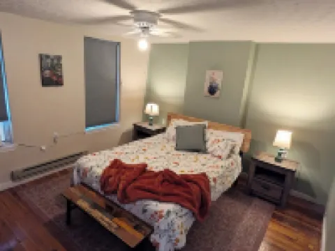 Relaxing Rustic Oasis II -  6 Min Walk to Downtown! Cyclist Welcomed! Hotels in Cumberland