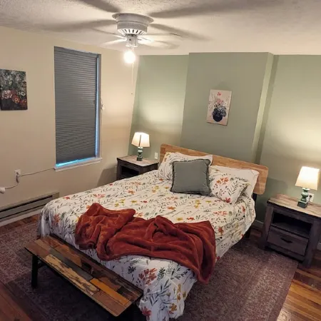 Relaxing Rustic Oasis II - 6 Min Walk to Downtown! Cyclist Welcomed!