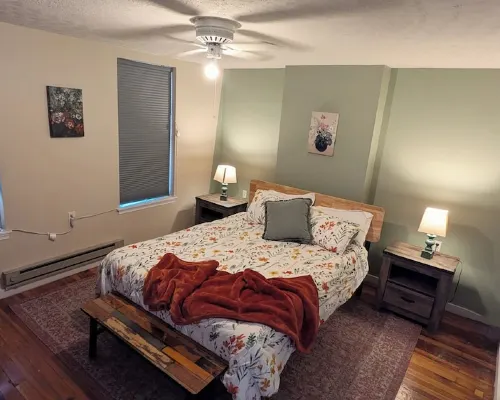Relaxing Rustic Oasis II -  6 Min Walk to Downtown! Cyclist Welcomed! Hotels in Cumberland