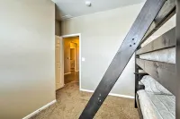 Spacious Aurora House w/ Yard ~ 10 Mi to Dia!