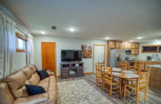 BrickHouse off the Square - Cozy 3 bedroom house 賈斯珀酒店