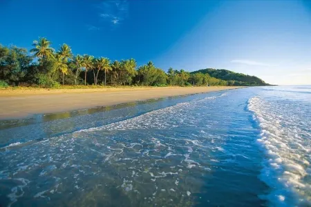 5 mins walk to town and beach. Family sized top floor condo!