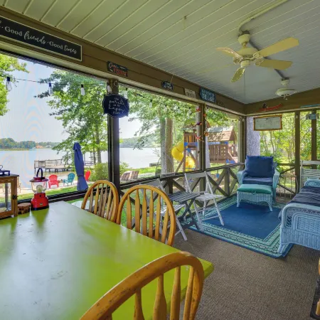 Lake Sinclair 'Crooked Creek Cottage' w/ Fire Pit!