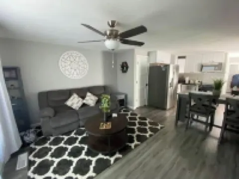 Old Town Modern 2bed/1bath home with patio & yard