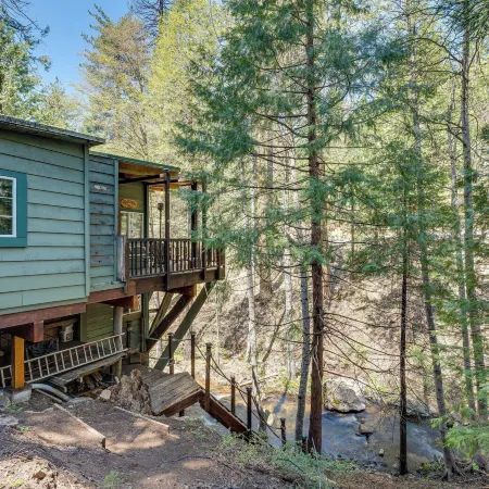 Creekside Cabin by Calaveras Big Trees State Park