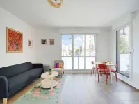 Charming apartment - 2BR-4P- Balcony- Malakoff Hotels in Malakoff