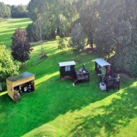 Shepherd's Hut in Romsey with Fire Pit