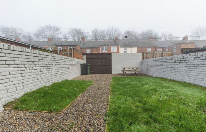 Hawthorn House-Sleeps 4-Pet Friendly-Parking