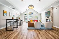 Landing Apartments - Eureka Hotels in Eureka