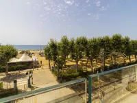 Seafront Apartment in Calella with Beach Access