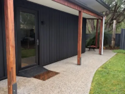 Quedji Cottage - Beautiful 2 Bed Private Cottage 3 Min Walk to Dunsborough Town. Hotels in Dunsborough