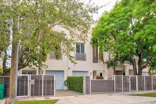 Villa Solara Grove by Solu: Luxury, Gated, Free Parking