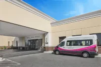 Crowne Plaza GREENVILLE by IHG - parking