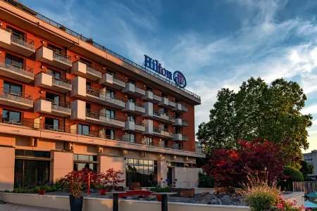 Hilton Evian-Les-Bains Отели рядом с достопримечательностью «Buvette et Source Cachat»