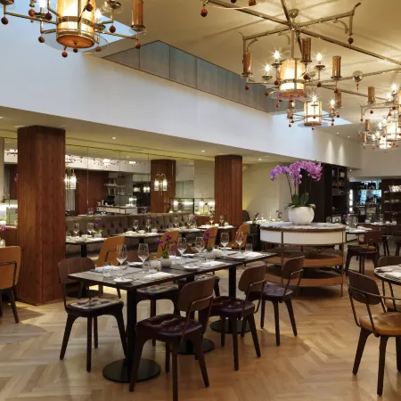The Athenaeum Hotel & Residences Отели рядом с достопримечательностью «Эпсли Хаус»