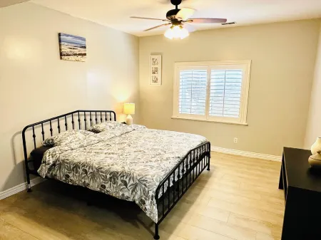 Charming spacious 2-bed 2-bath guest suite in family friendly South Jordan