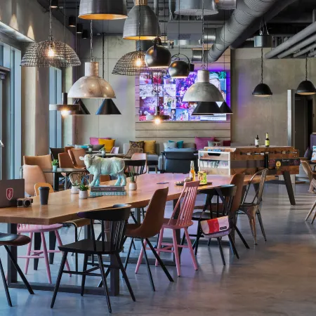 Moxy Munich Ostbahnhof Отели рядом с достопримечательностью «Станция метро Innsbrucker Ring»