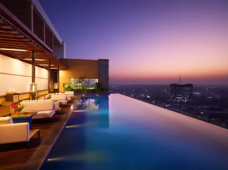 Novotel New Delhi City Centre Отели рядом со станцией Rajiv Chowk