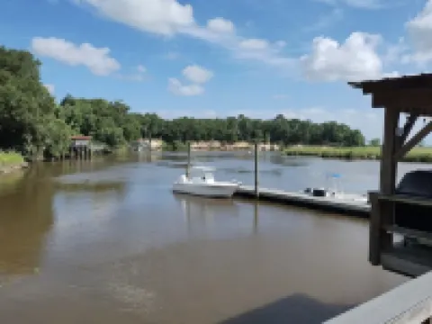 Karen’s CoveCharming 2-bedroom house in terrific Darien with WiFi, AC