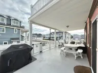 Classic Large Victorian Shore Home Sleeps 14 One Block from Beach