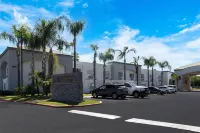 Hourglass Hotel, Trademark Collection by Wyndham - parking