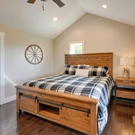 Beautiful Franklin Home w/ Bunkhouse & Hot Tub!