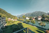 HOP Apartments & Suites