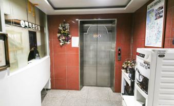 Whitehouse Motel - Housity