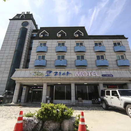 Korea Hotel Gangneung Отели рядом с достопримечательностью «Библиотека «Сунджу»»