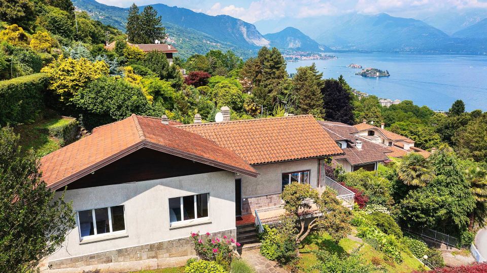 Charming home with stunning lake views