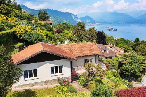 Charming home with stunning lake views - 4 stjerner