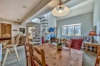Luxury 2Br + Loft, Lodge at Kirkwood Unbeatable Location 2 Bedroom Condo by RedAwning