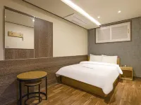 SUYU LEBROWN Hotels near Suyu Station