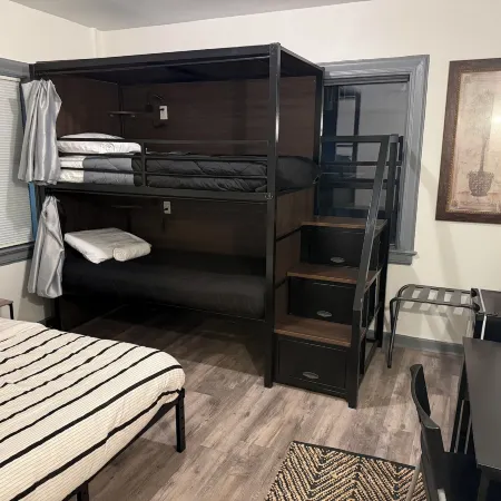 Hostel Fish Seattle Отели рядом с достопримечательностью «Беллтаун»