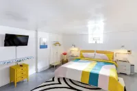Gordon Square Studio ~ 4 Mi to Downtown Cleveland! - Condos