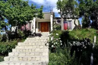 ザ マウンテン コテージ スカルドゥ スカルドゥ国際空港周辺のホテル