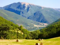 Villa Sole Vini in the Heavenly Heart of Umbria on Top of the World sleeps 50 - Villas