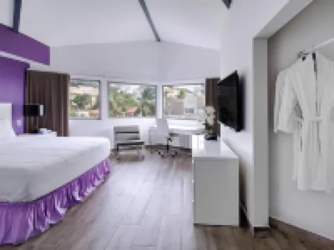 Commodore Suites Hotels in Simpson Bay