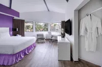 Commodore Suites Hotels in Simpson Bay