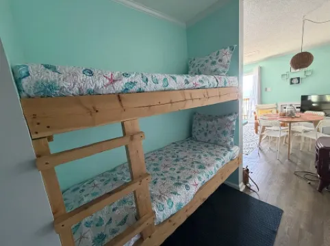 Waterfront Island View. Close to Everything & Camp Lejuene. Low Rates & Discount