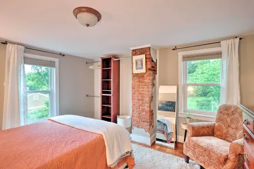 Charming Abode w/ Patio - Walk to Town + River! - Homestays